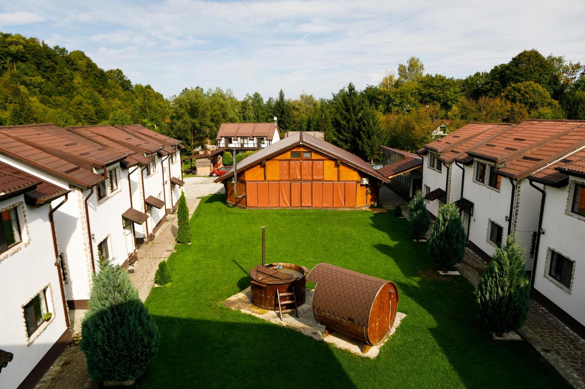 Hotel Domeniul Roa à Avrig Extérieur photo