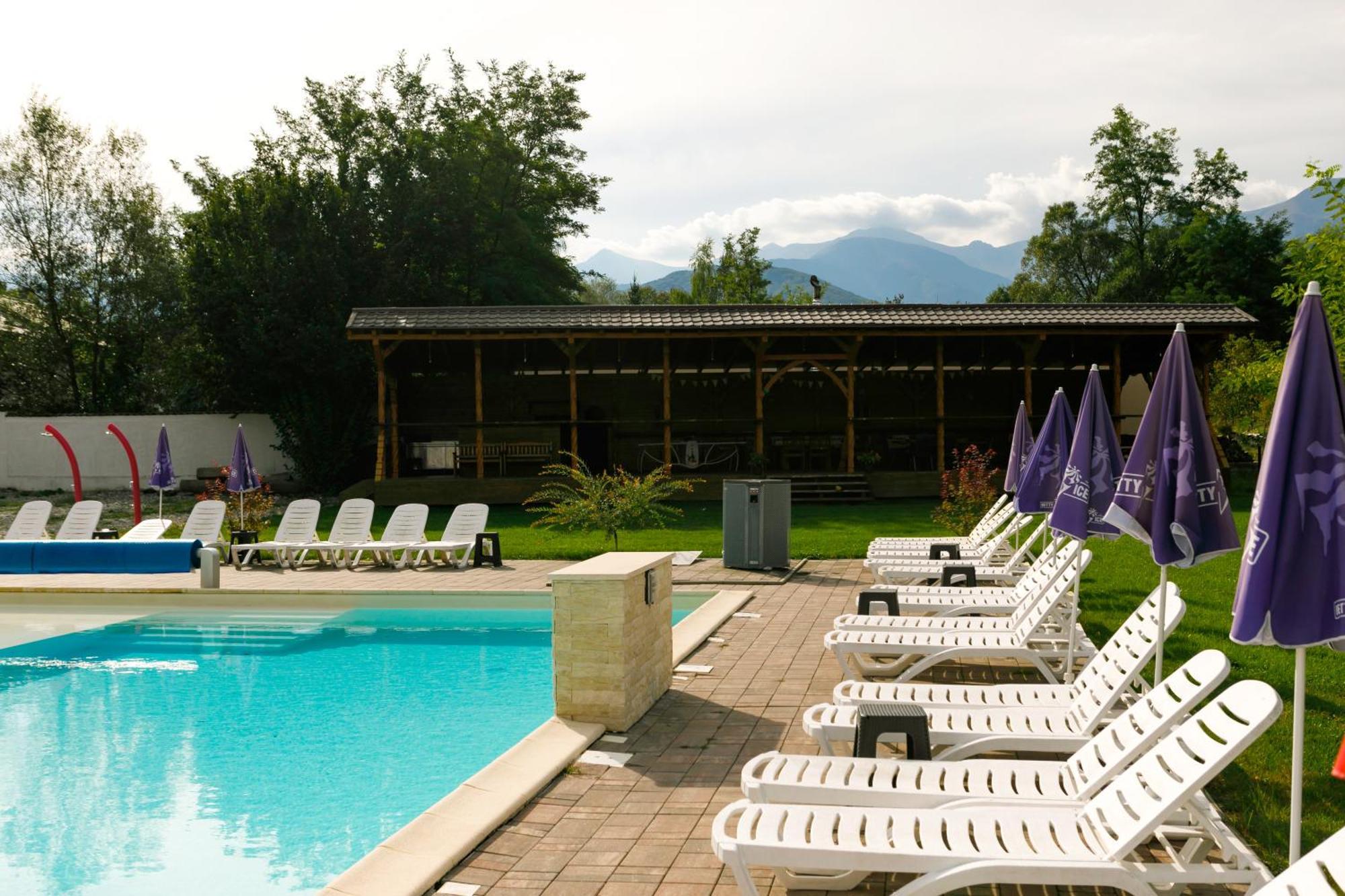 Hotel Domeniul Roa à Avrig Extérieur photo